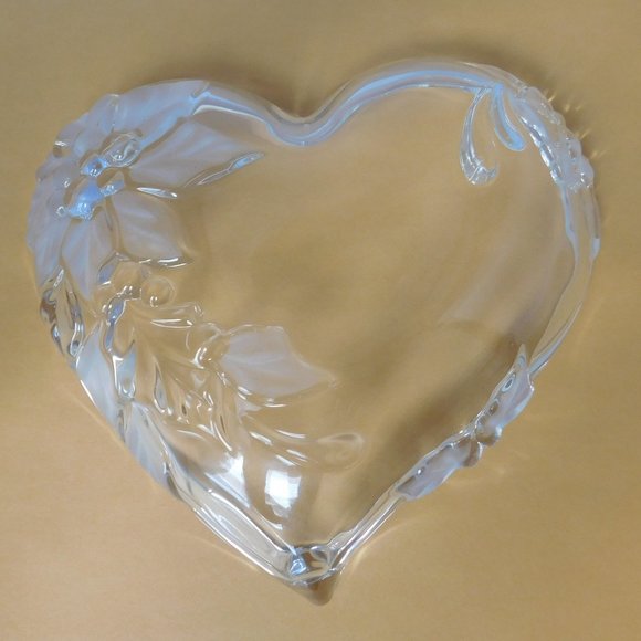 Mikasa Frosted  Heart Shape Dish Trinket  Bowl  Poinsettia 5×6 " BUNDLE 2/$18 - Picture 2 of 8